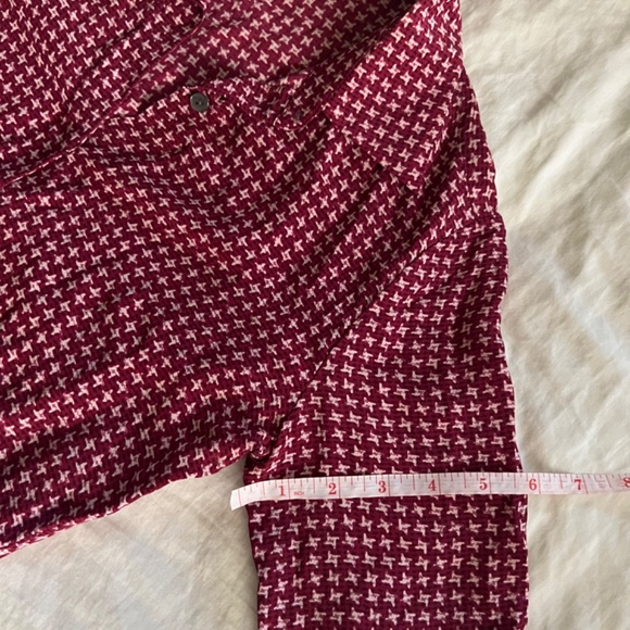 Silk houndstooth print mother of pearl button down shirt - Picture 10 of 12